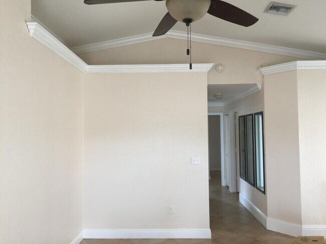 Building Photo - 5900 Azalea Cir