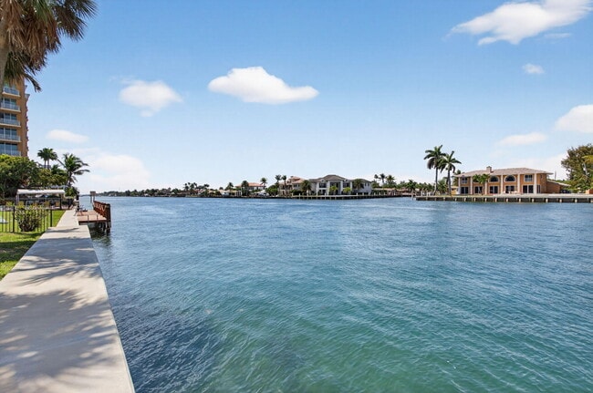 Building Photo - 999 N Riverside Dr