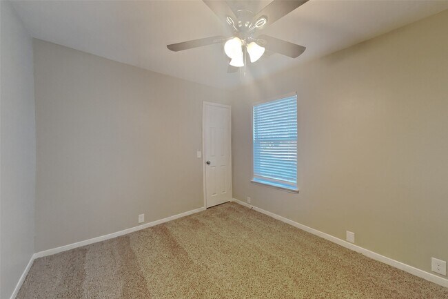 Building Photo - 10210 E Summit Canyon Dr