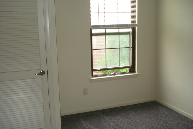 Master Bedroom - 7033 Ridge Ave