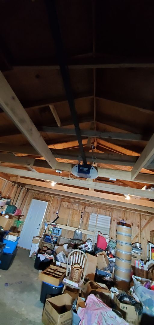 Building Photo - 2 BR 1 1/2 Bath 2 Story Available Now!