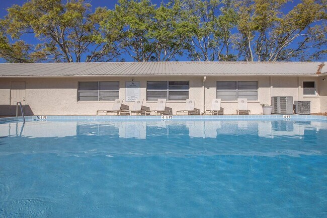 Building Photo - Armature Lake- 2/2RH