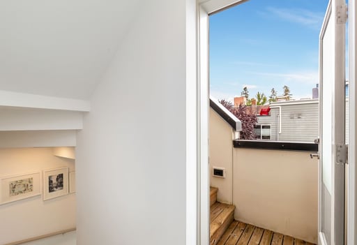 Building Photo - Stunning 2 bedroom w/rooftop deck in Beacon Hill!