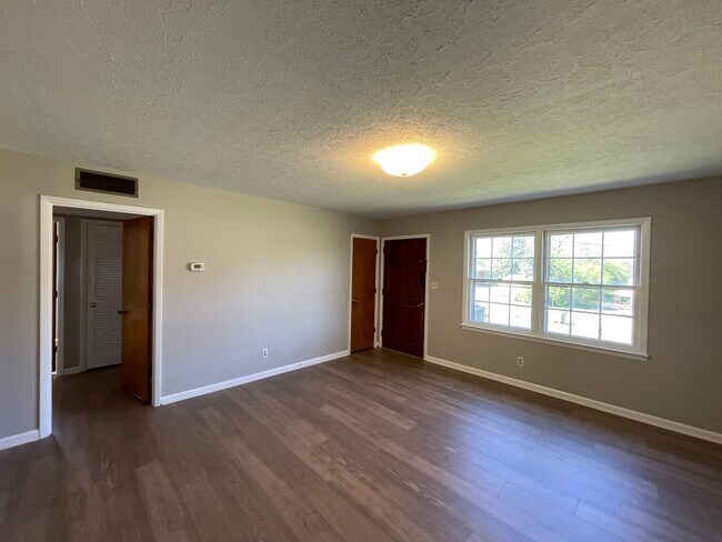 Building Photo - SHJ295-602 Lark Drive