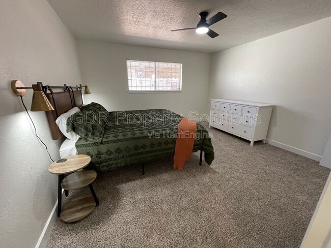 Building Photo - 520 Ortiz Dr NE