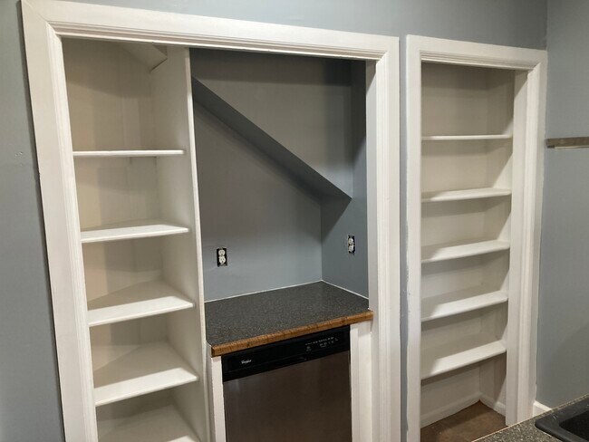 Building Photo - 3327 Wyandotte St