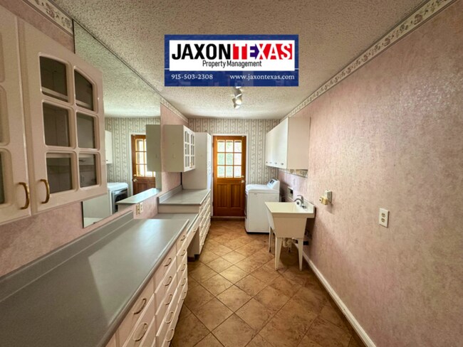 Building Photo - 1067 Villa Linda Way