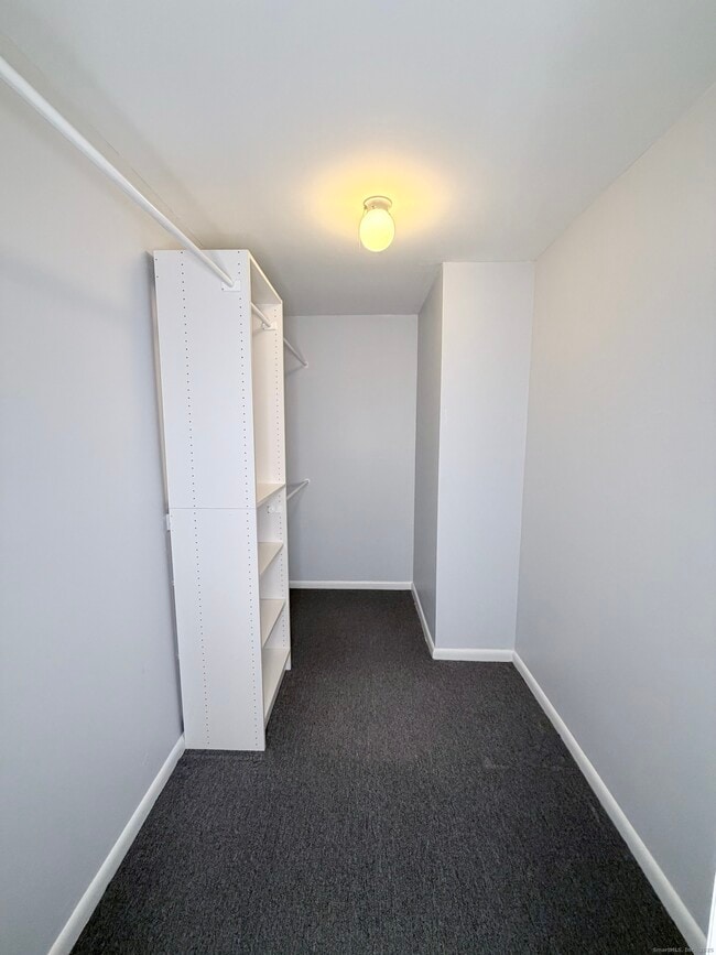 Building Photo - 14 Newtown Rd