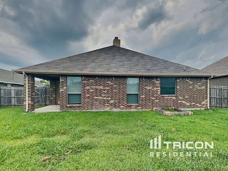 Building Photo - 1912 Glen Meadow Dr