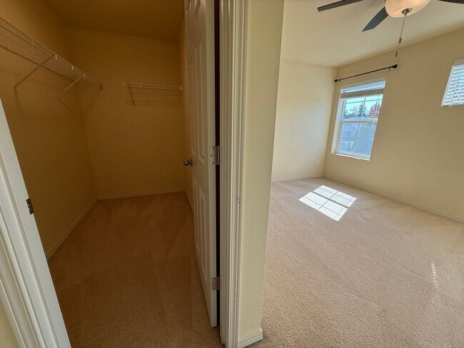 Building Photo - 4 Bedroom DuPont Home for Rent w/AC