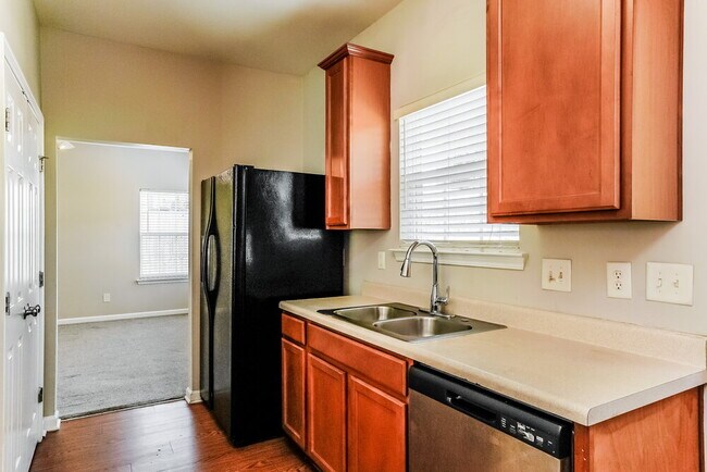 Building Photo - 4001 Laurel Glen Dr