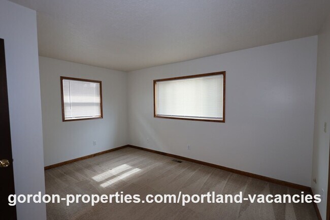 Building Photo - NE 94th Ave - Vintage Montavilla 2 bedroom house