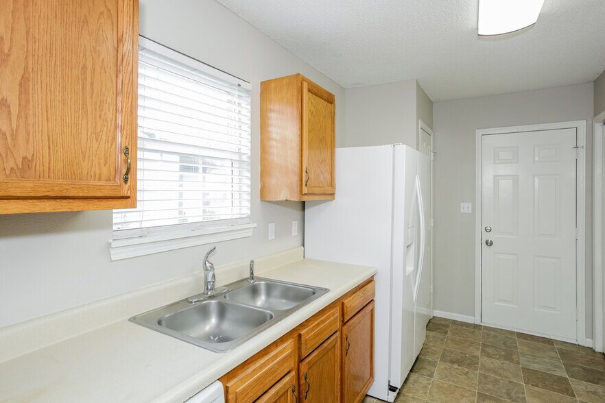 Building Photo - 209 Bent Stream Ln