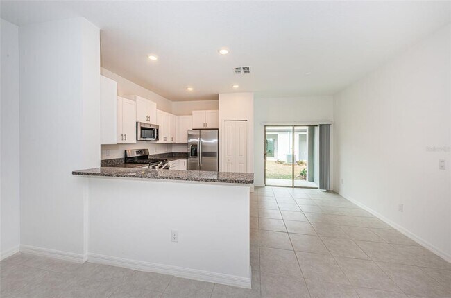 Building Photo - 8327 Crescent Oaks Dr