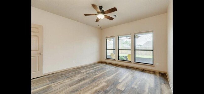 Building Photo - 112 Portulaca St