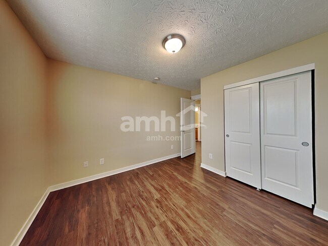 Building Photo - 1085 McCoy Dr
