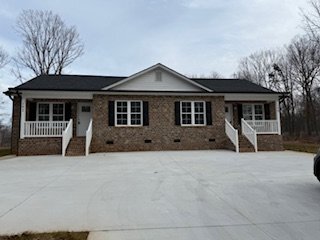 Building Photo - Brick Duplex in North Lincoln School Distr...