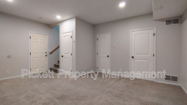 Building Photo - 147 N Wycoff Ave