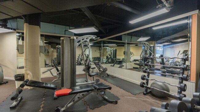 Building Photo - 7205 Thomas Dr