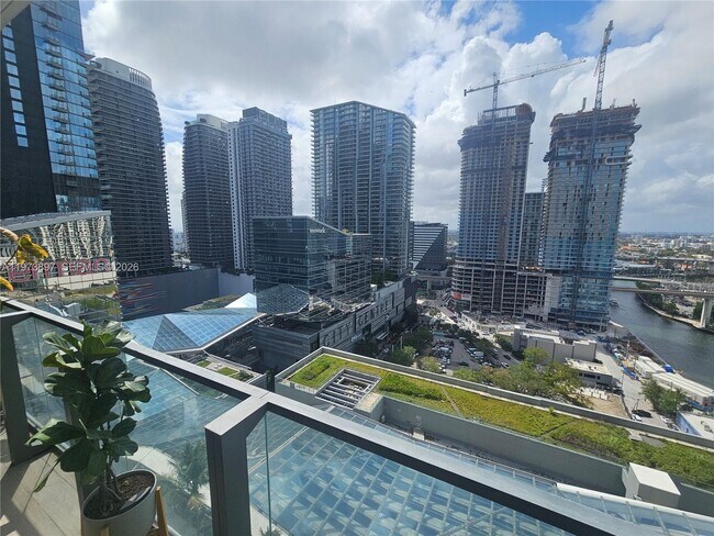 Building Photo - 68 SE 6th St