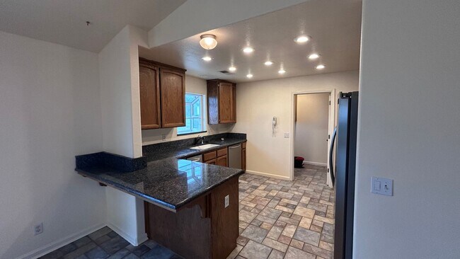 Building Photo - 14575 Avenida Central