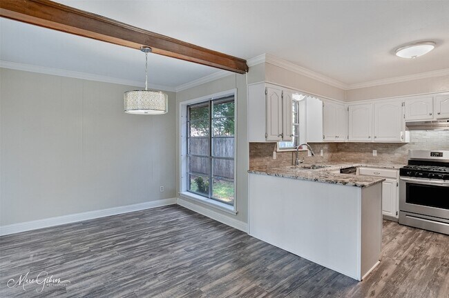 Building Photo - 9209 Blue Spruce Dr