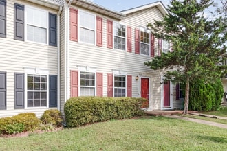 Building Photo - 3 Bedroom Townhome in Lee's Hill!