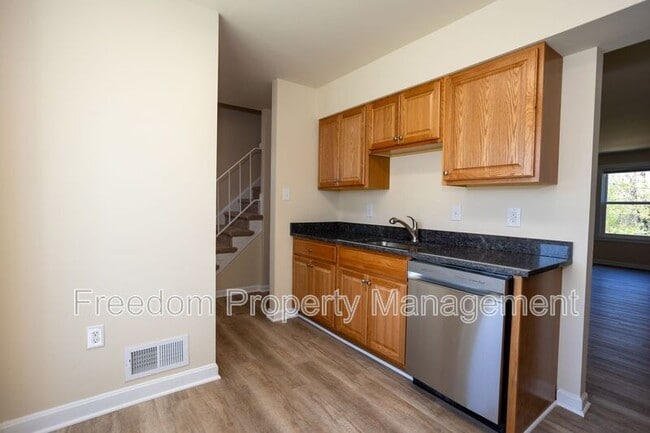 Building Photo - 10270 Cub Run Ct