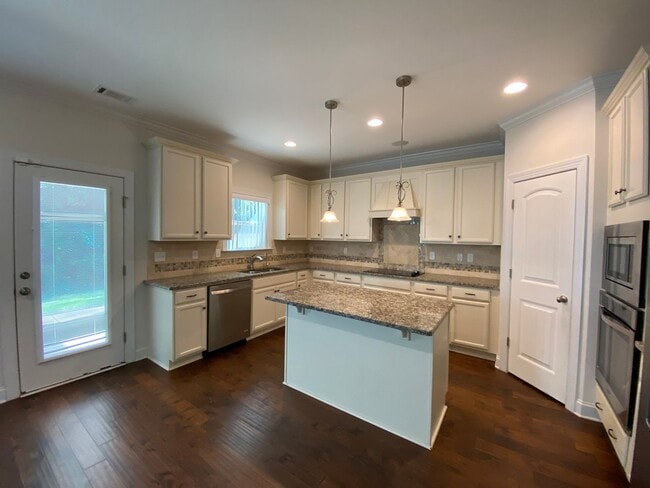 Building Photo - 5BR + # Full Bath Home in The Retreat at B...