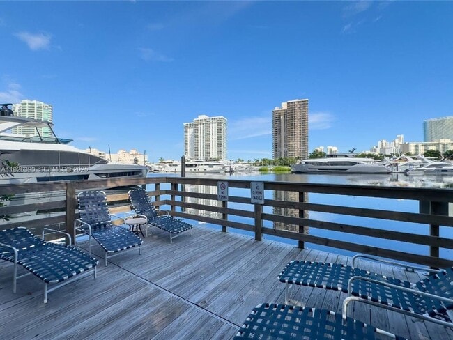 Building Photo - 19655 E Country Club Dr