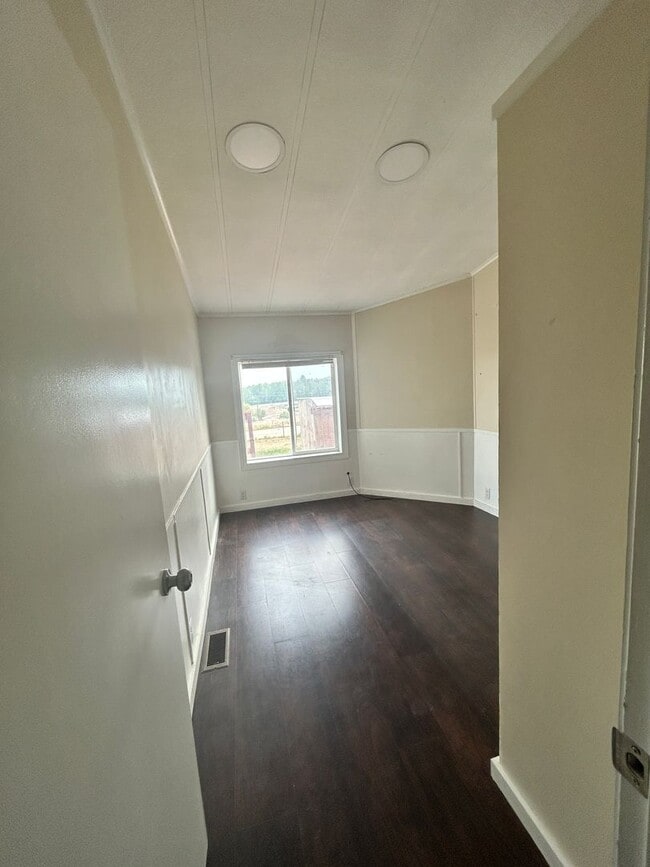 Building Photo - 3 bed 2 bath Home in Hamilton