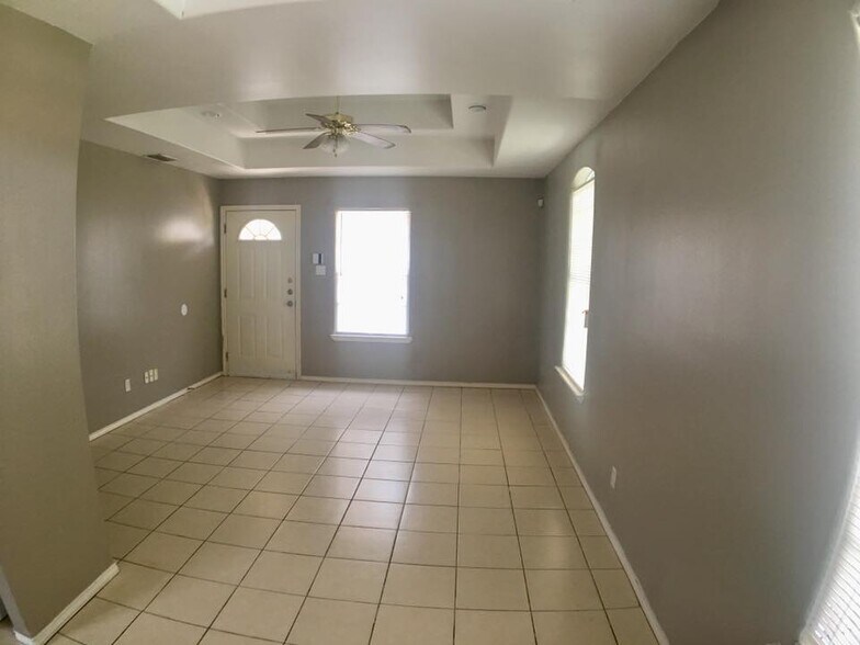 Building Photo - 1107 S Palm