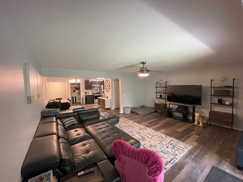 Family Room - 2958 Kentville Dr