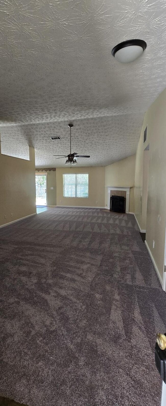 Building Photo - Charming 3-Bedroom Home with Spacious Layout & Prime Location