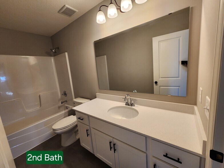 Building Photo - 10229 Goodview Cir S