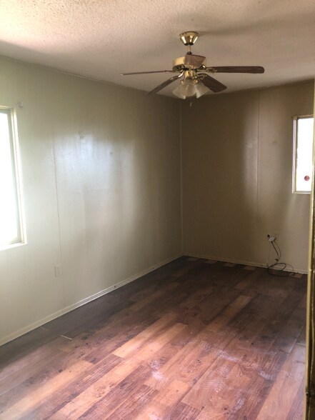 Building Photo - 124 Town Homes Dr