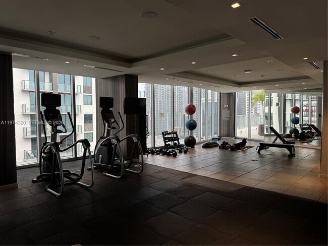 Building Photo - 1010 SW 2nd Ave