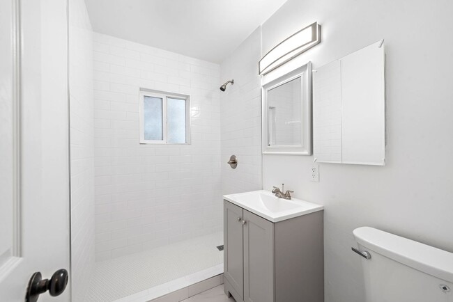 Building Photo - 105 Avenida Rosa