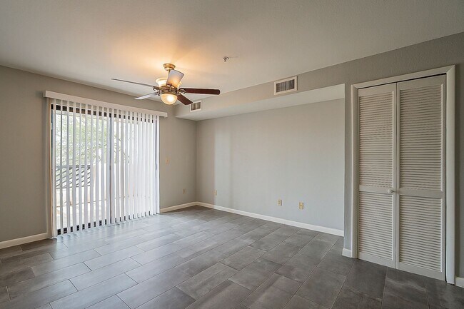 Building Photo - Walking Distance to ASU!