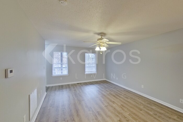 Building Photo - 516 22nd Ln NE