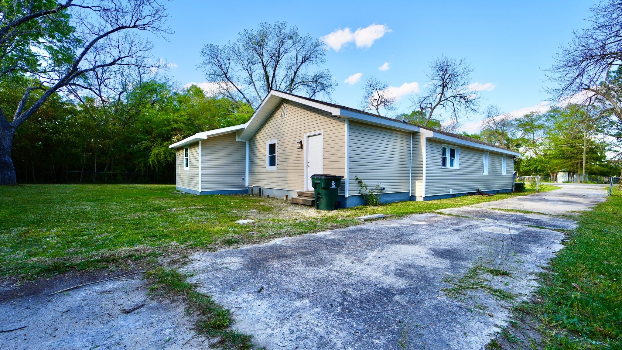 Building Photo - 311 S 2nd St