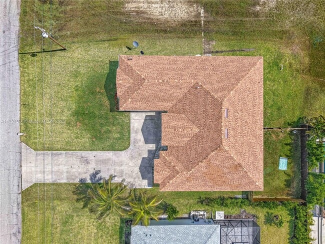Building Photo - 621 NW 37th Ave