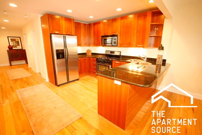 Building Photo - 6954 N Greenview Ave