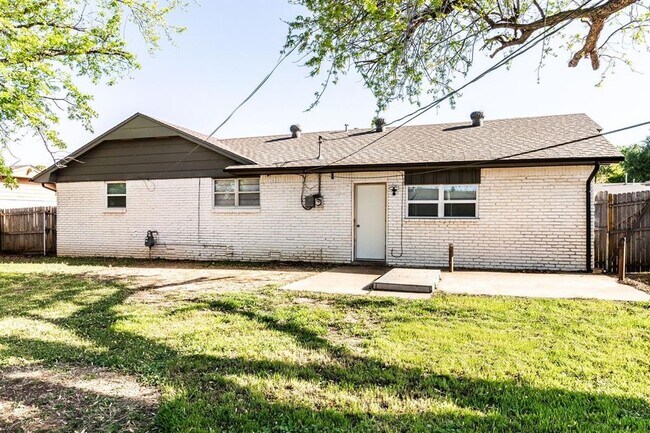 Building Photo - 617 Queensboro Pl