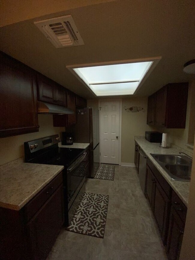 Building Photo - 1 Bedroom Laughlin Condo located in South Bay