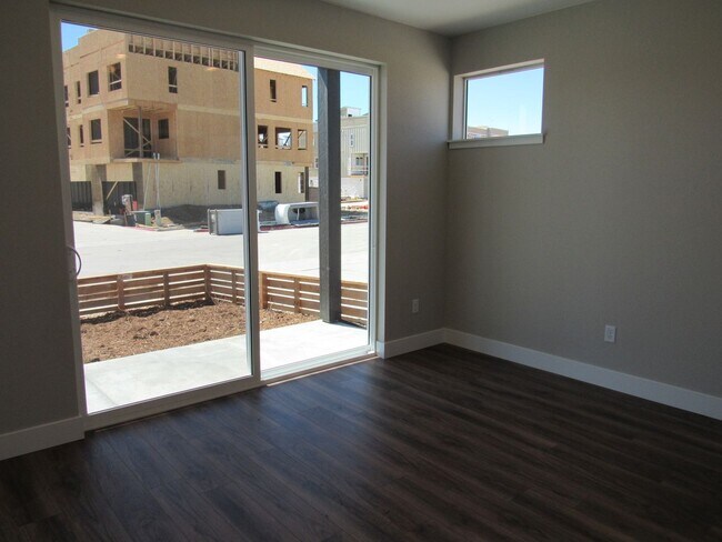 Building Photo - Modern Solar Powered Home in Broomfield