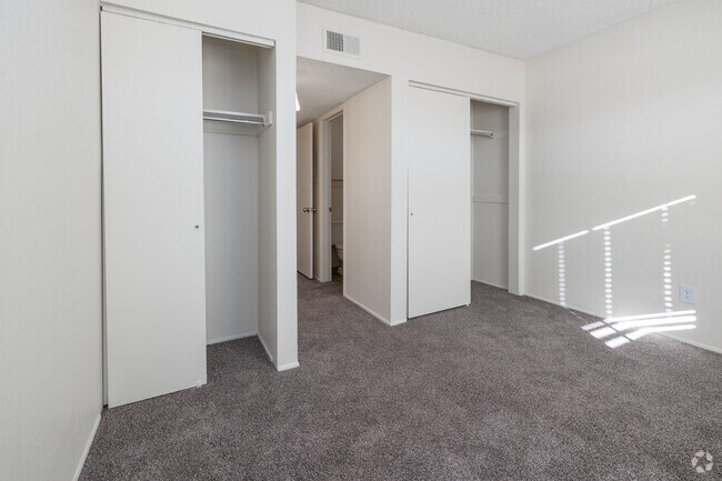 1BR, 1BA - 470SF - Living Room - Toscana Cove Apartments