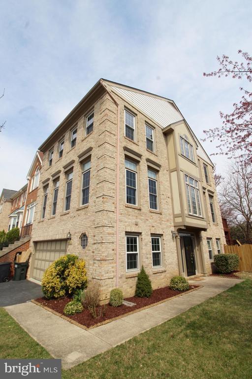 Building Photo - 6423 Little Potters Ln