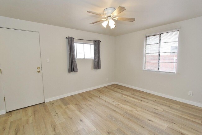 Building Photo - 816 S Washington Ave