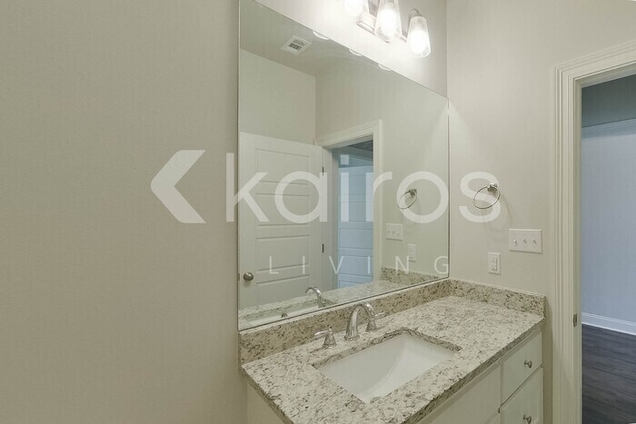 Building Photo - 6536 Roux Dr